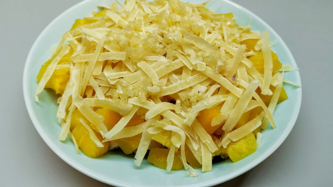 Фото шага рецепта Салат с курицей, сыром и ананасами 42952 шаг 5