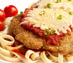 Фотография рецепта Телятина под сыром с томатным соусом, анчоусами и каперсами