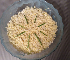 Фотография рецепта Слоеный салат с тунцом, рисом и луком