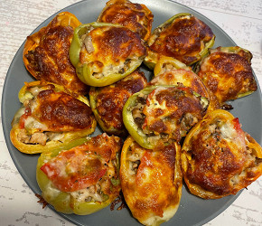 Фотография рецепта Перцы, запеченные с куриным фаршем под сырной корочкой