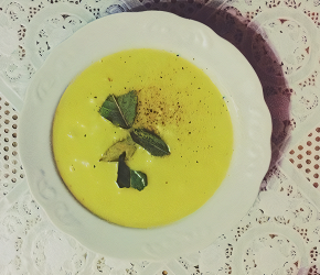 Фотография рецепта Сырный суп-пюре с черносливом и цветной капустой