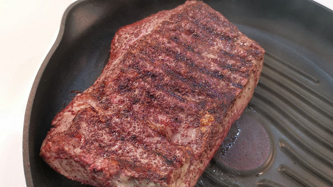 Фото шага рецепта Стейк Black Angus на сковороде 174164 шаг 7