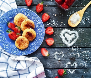 Фотография рецепта Сырники с кокосом и яблоком