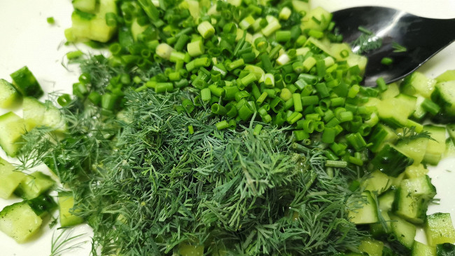 Фото шага рецепта Простой и вкусный салат 190889 шаг 3