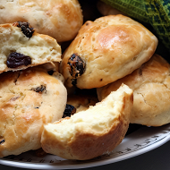 Английские булочки с изюмом