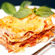 Лазанья с мясным фаршем и пармезаном