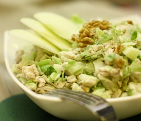 Фотография рецепта Легкий салат с куриной грудкой и сельдереем